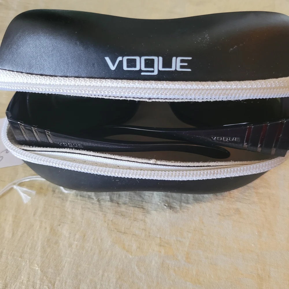 Vogue Black Glasses Sleek Modern Design - Picture 5 of 6